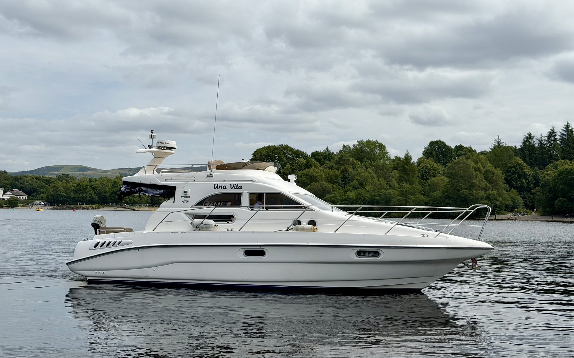 Sealine F33
