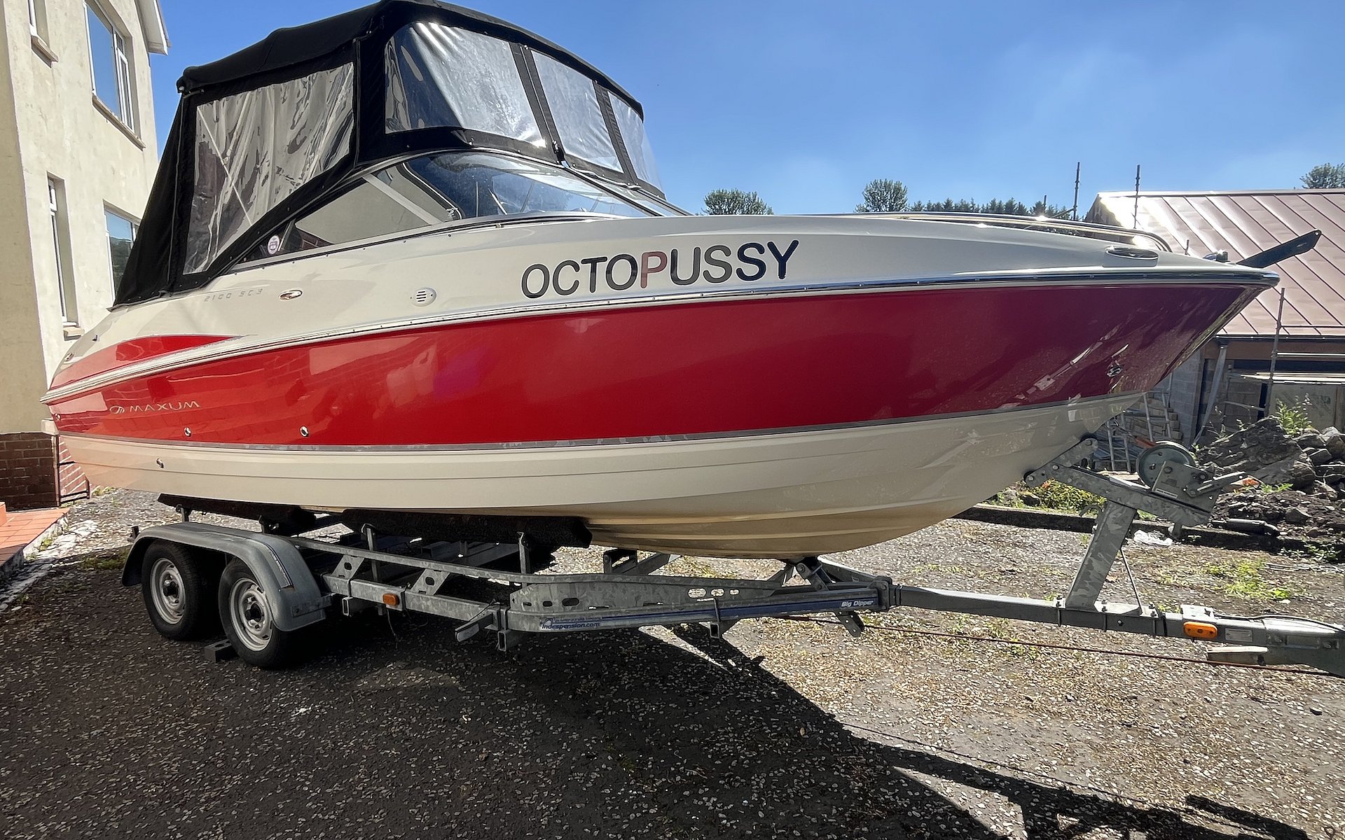 Side profile of 2008 Maxum 2100 SC3 cuddy cabin boat 