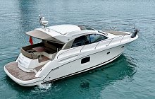 Side profile of Jeanneau Prestige 440 S in Jersey